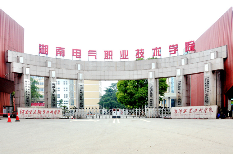 1校门.JPG 1校门.JPG
