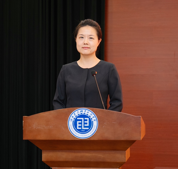 3.涂璐书记.jpg 3.涂璐书记.jpg