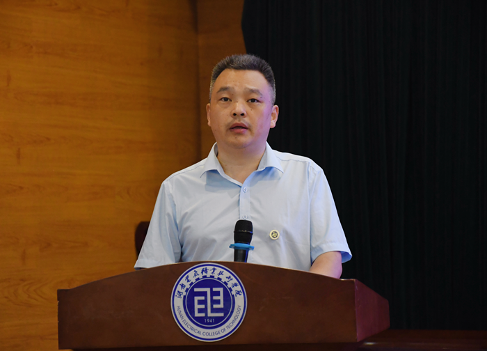 郭书记.png 郭书记.png