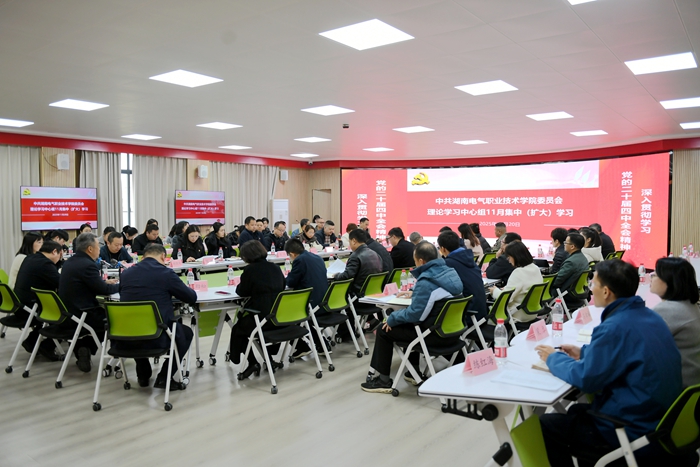 中心组学习_副本.jpg 中心组学习_副本.jpg